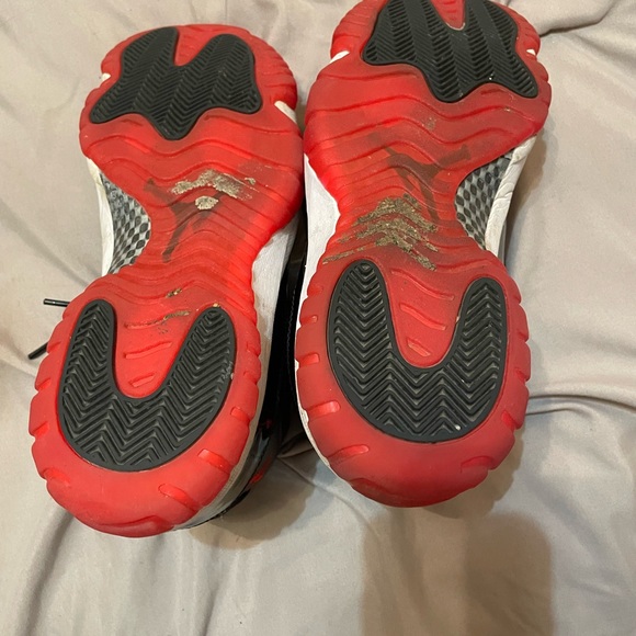 Jordan 11 Bred color main image 5